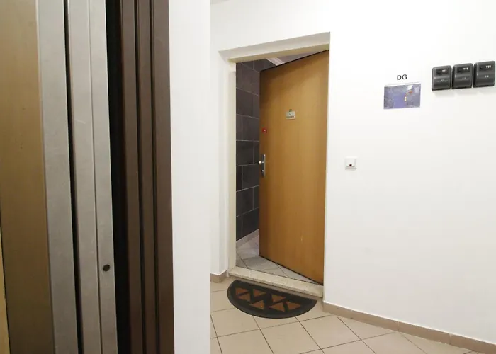 Cozy Center With Comfortable Bed Viyana
